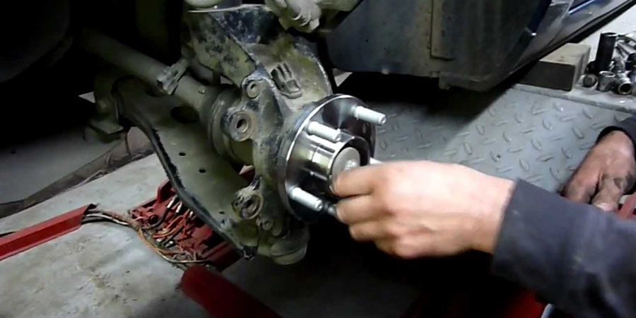 Когда необходимо менять переднюю и заднюю ступицу на Форд Фокус 2