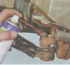 ford_focus_zamena_sharovoy_opory_1