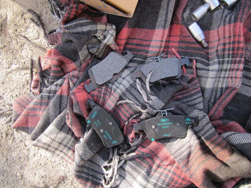 ford_focus_zamena_zadnih_kolodok_3