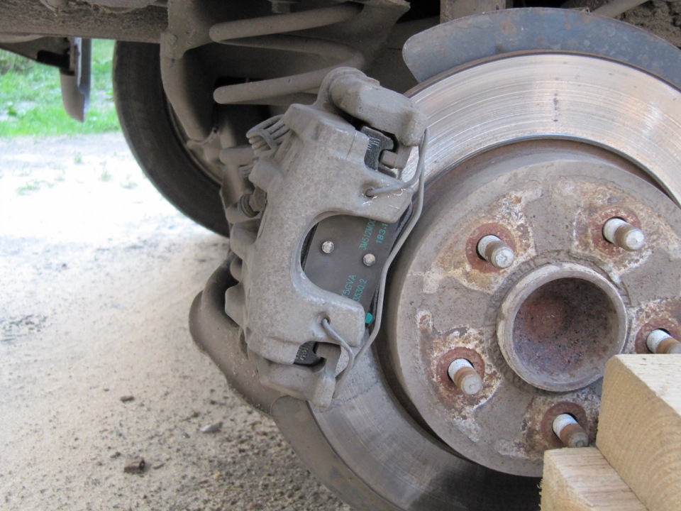 ford_focus_zamena_zadnih_kolodok_4