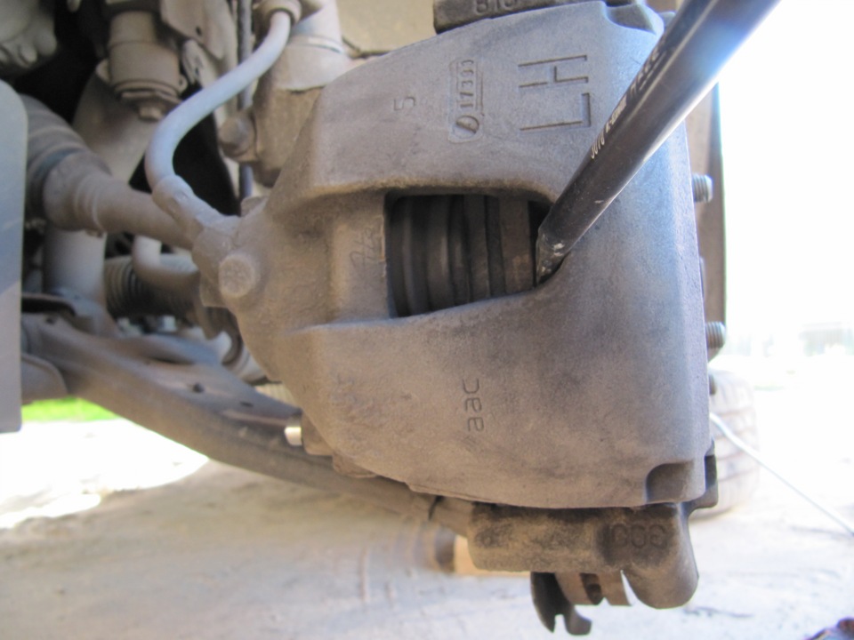 ford_focus_zamena_zadnih_kolodok_6