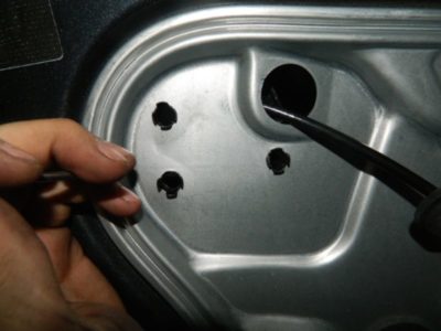 не открывается задняя дверь нива шевроле